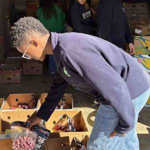 Banner Christian ninth graders volunteering at Moments of Hope.