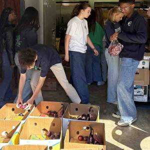 Banner Christian ninth graders volunteering at Moments of Hope.