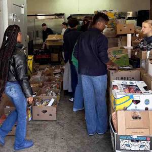 Banner Christian ninth graders volunteering at Moments of Hope.